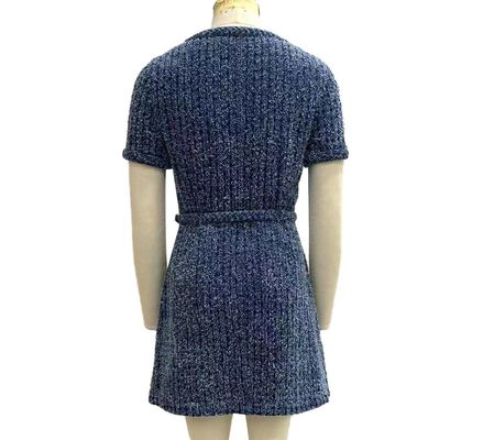 Τυφλωμένο tweed πλεκτό ύφασμα τζιν φόρεμα για μια σικ βίντεζ εμπνευσμένη εμφάνιση